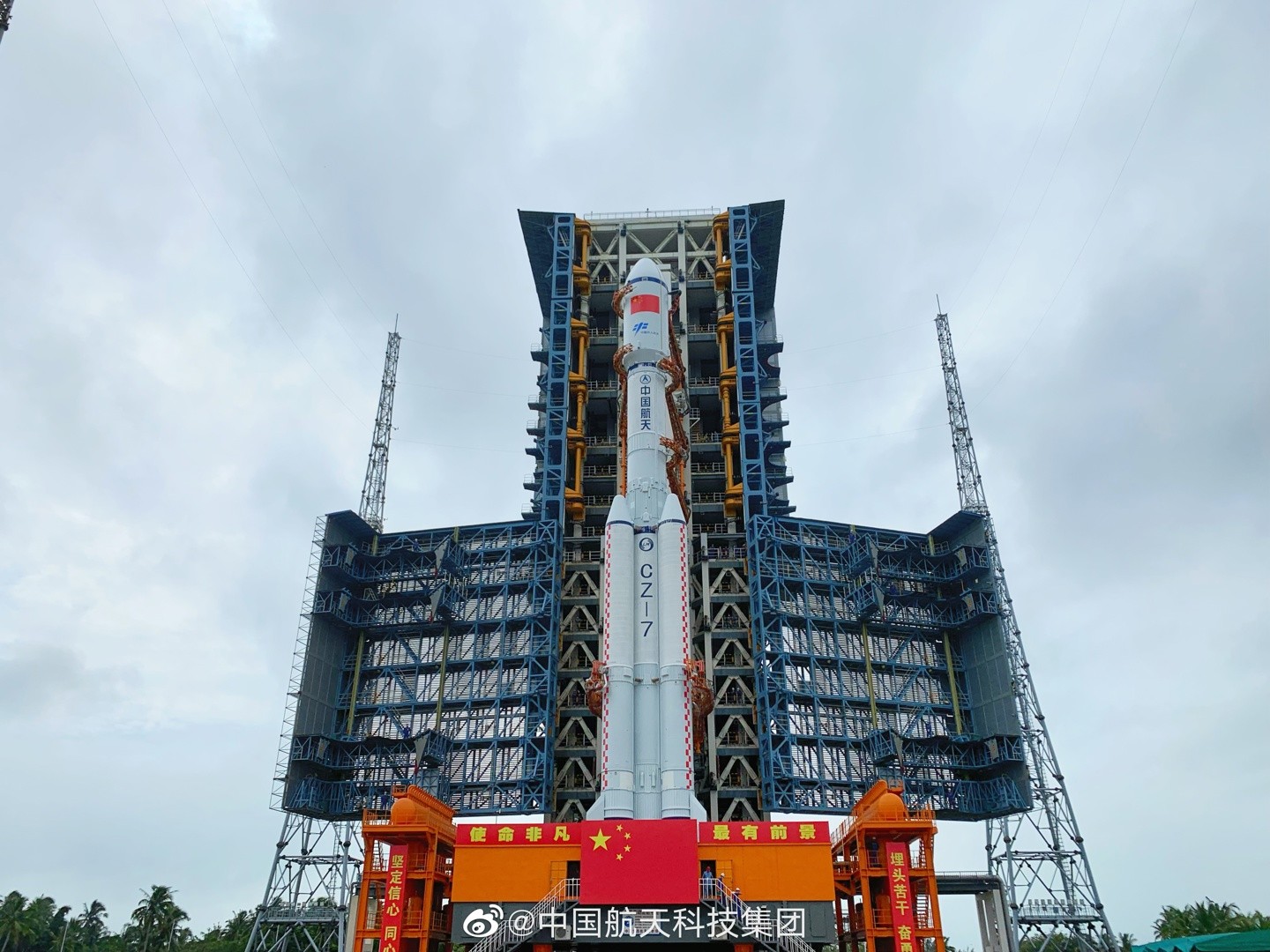 新的太空快递即将派送，天舟五号货运飞船今日奔赴中国空间站